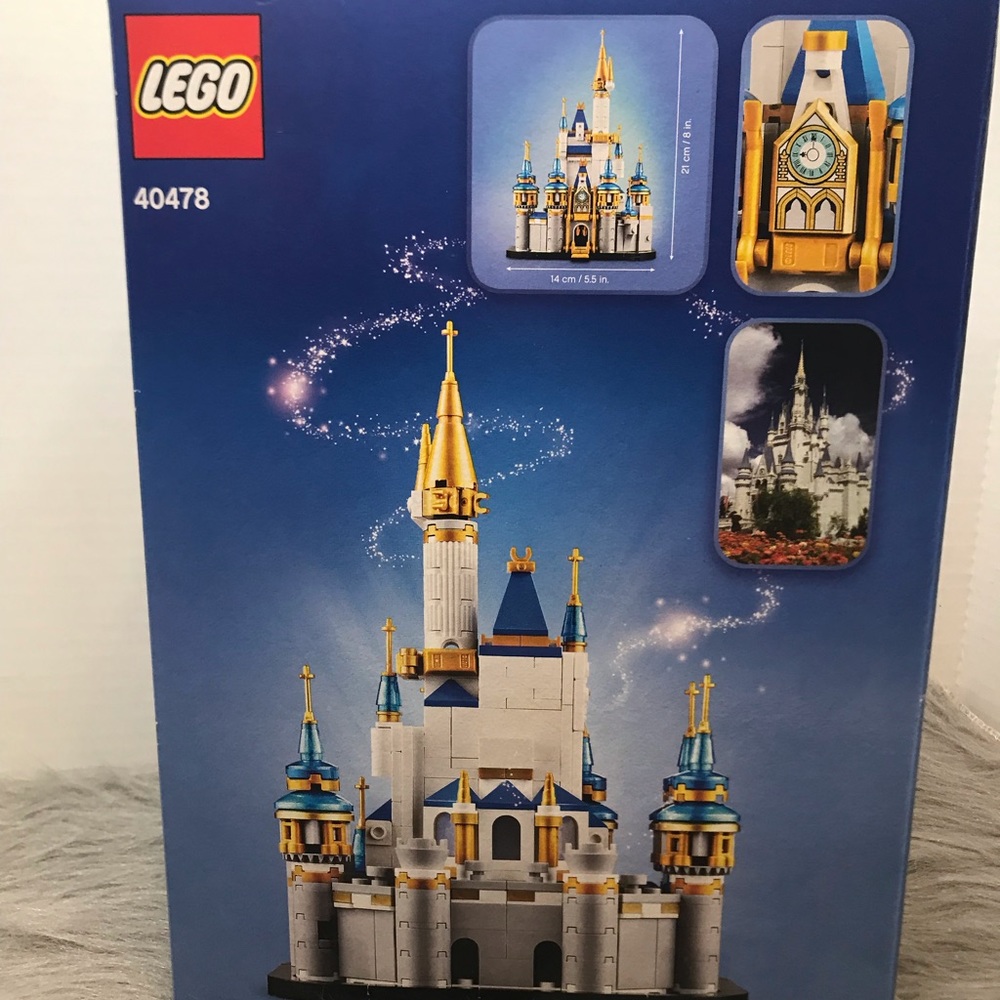 LEGO Mini Disney Castle - Picture 2 of 4